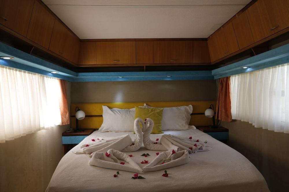 Golden Sand Beach & Caravan