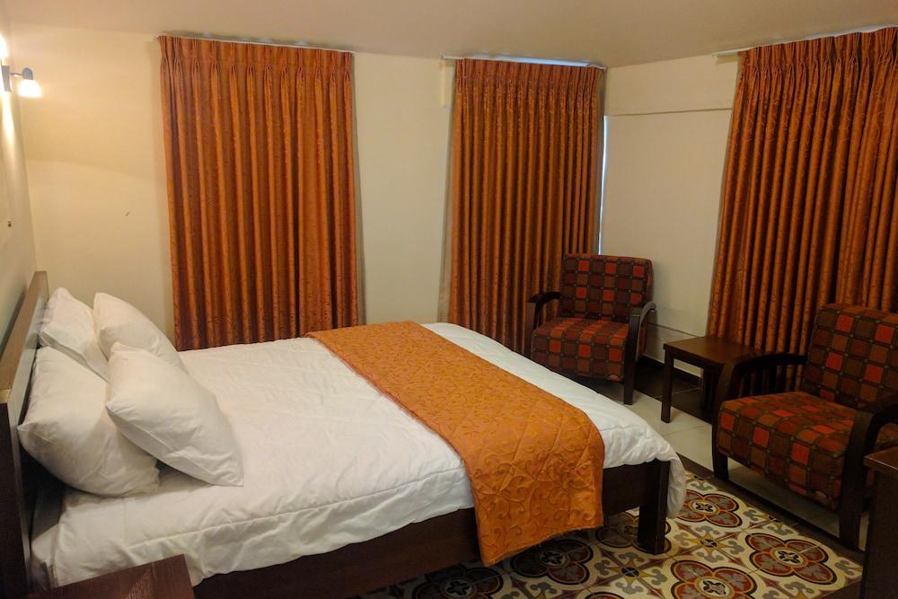 Alhambra Palace Hotel Suites
