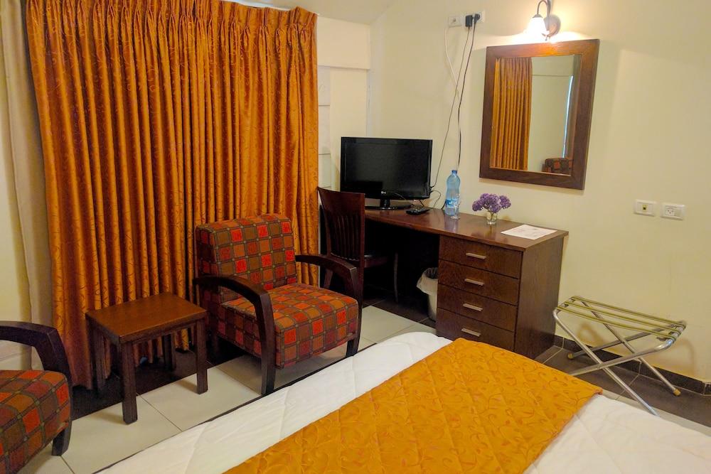 Alhambra Palace Hotel Suites