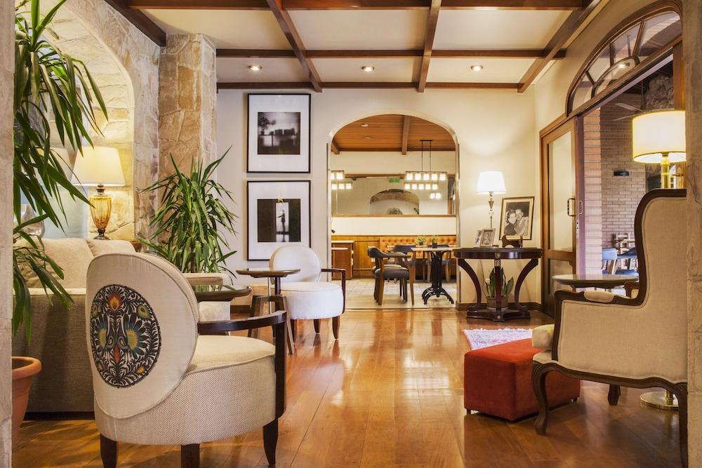 Las Lomas Casa Hotel