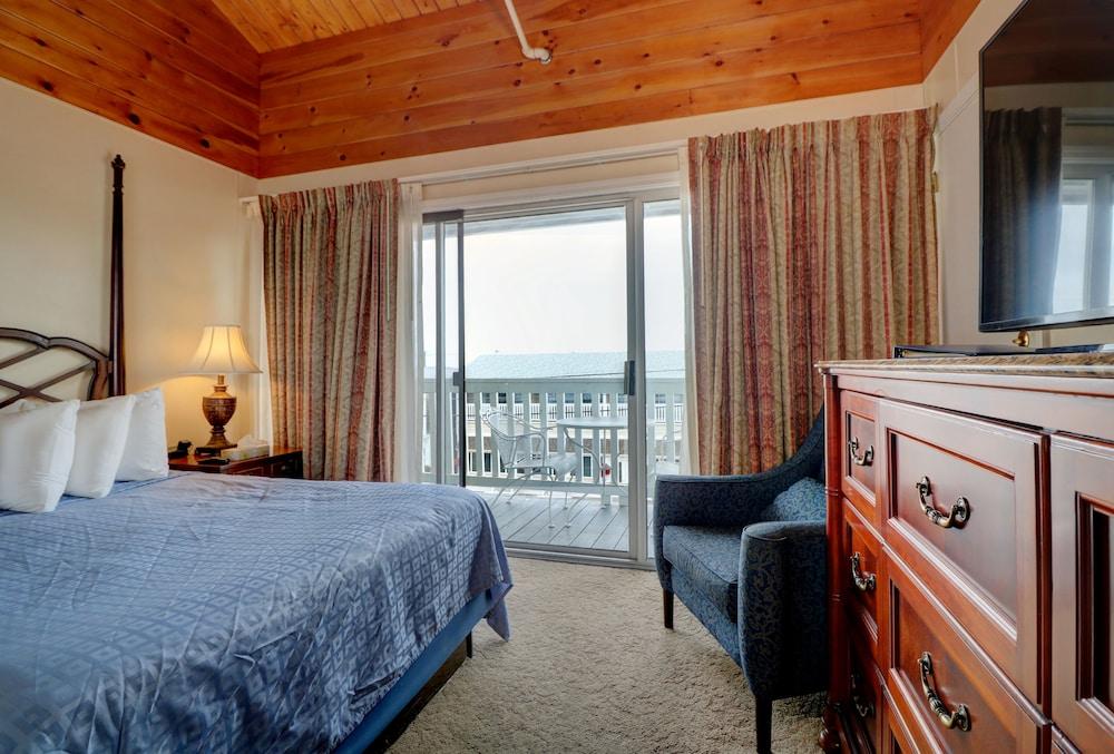 Waves Oceanfront Resort