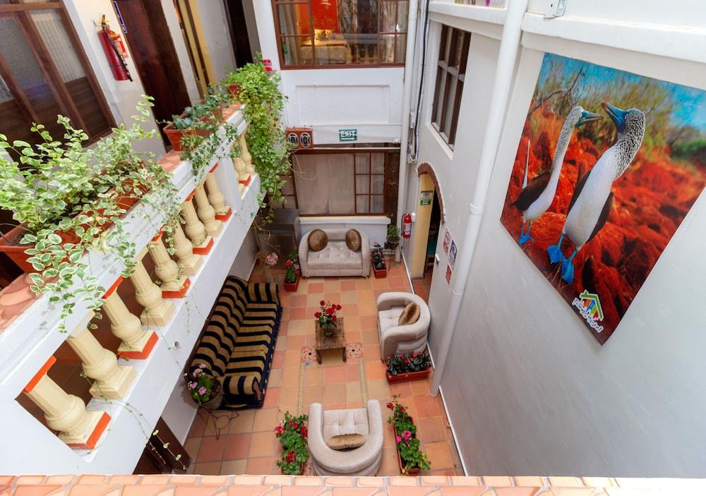 Friends Hotel & Rooftop - Historic Center & Museums