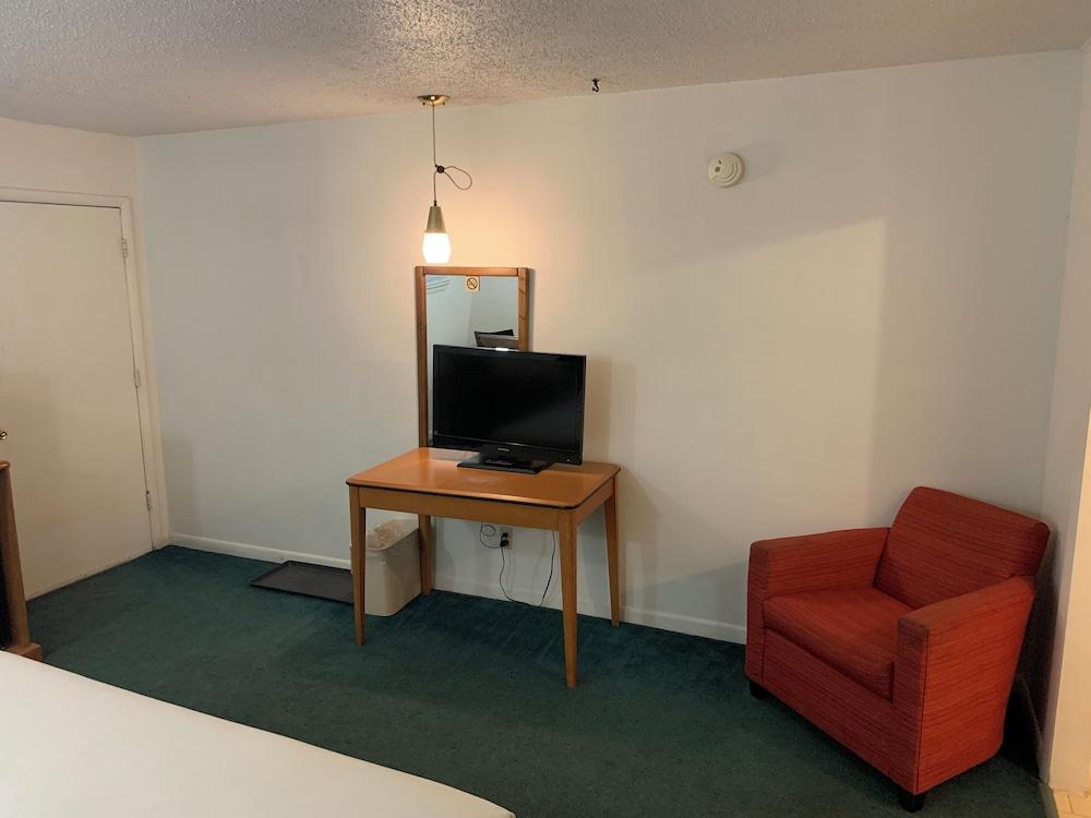 Sawmill Lodges Motel