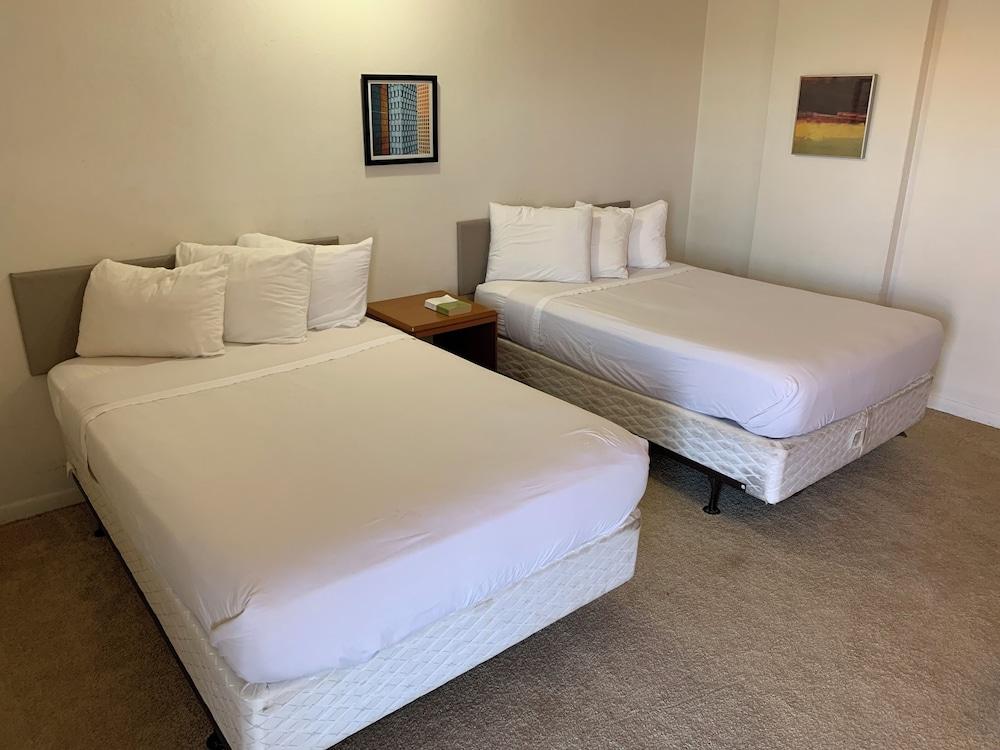 Sawmill Lodges Motel