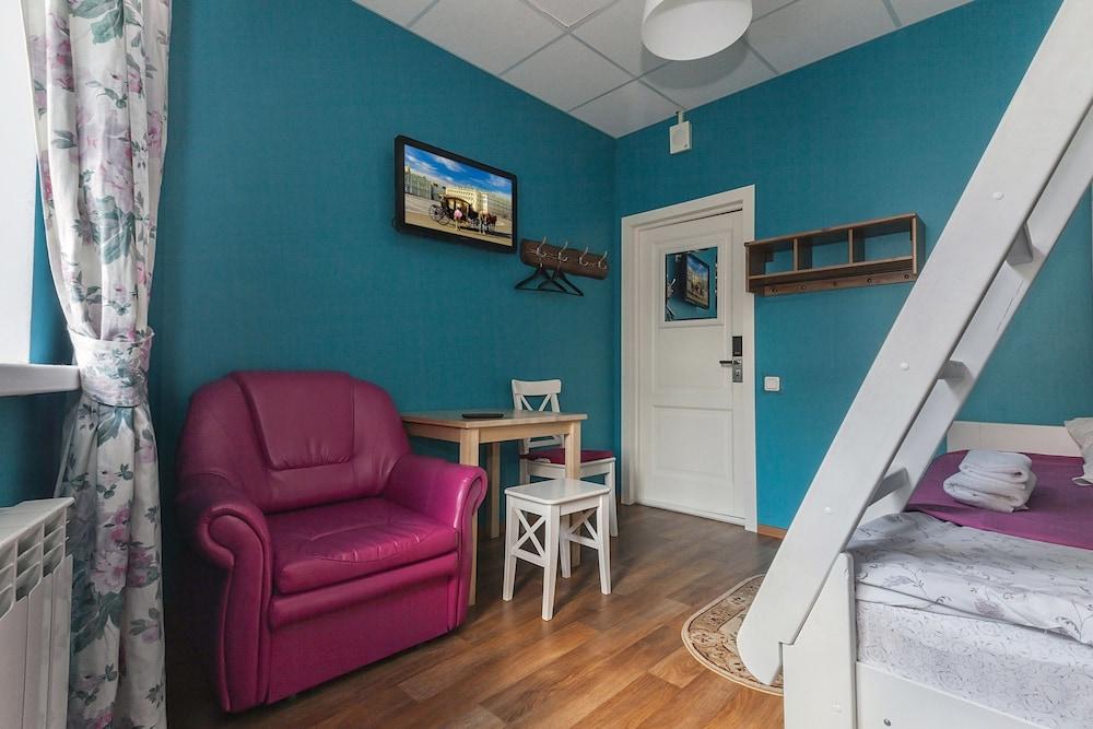 Friends on Vosstaniya