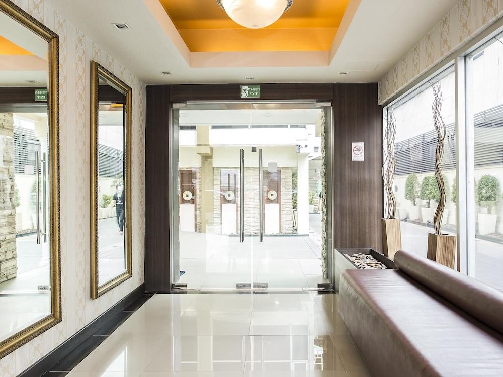 The Green Bells New Petchburi