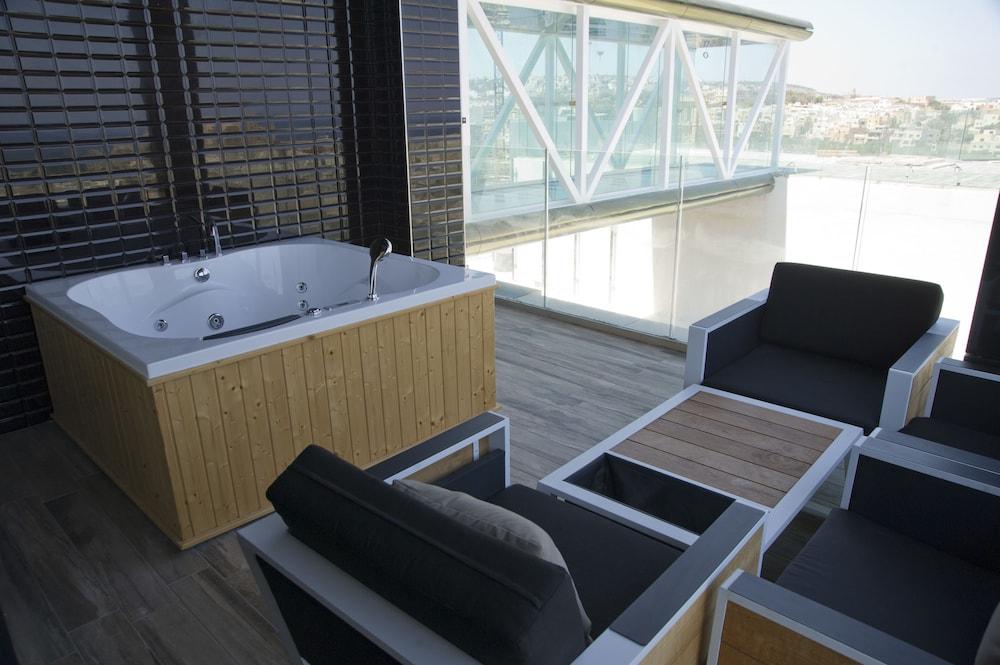 Hugo's Boutique Hotel - Adults Only