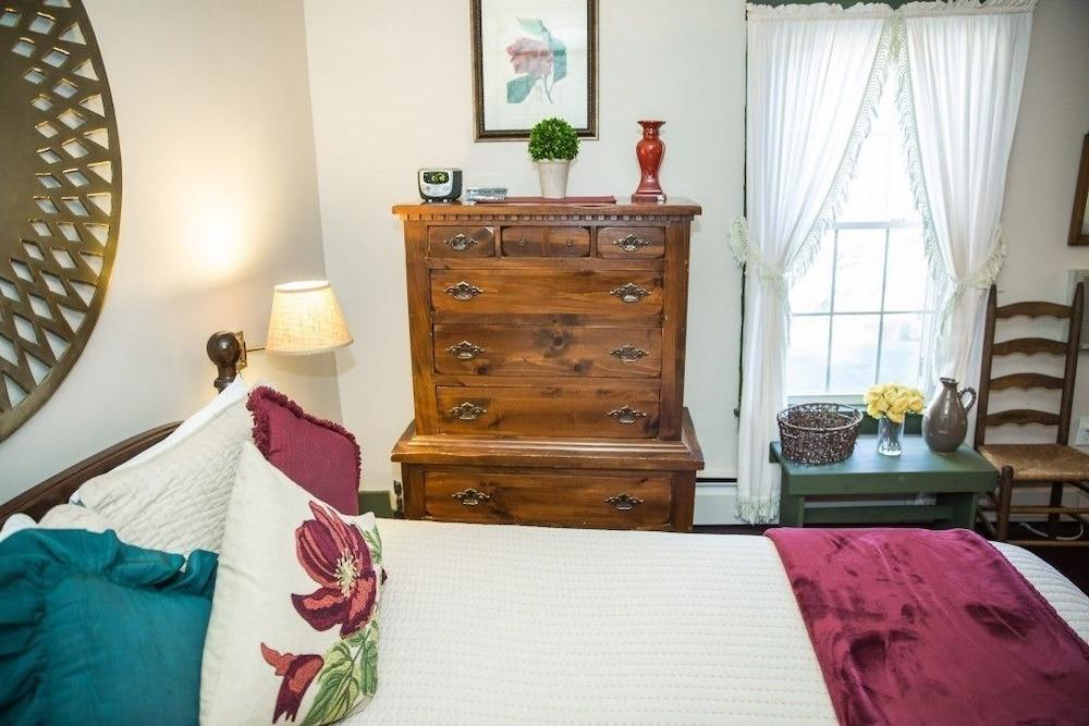 Rosewood Country Inn