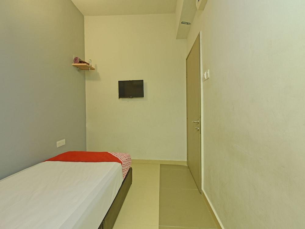 OYO 90553 Hotel 24 Seven