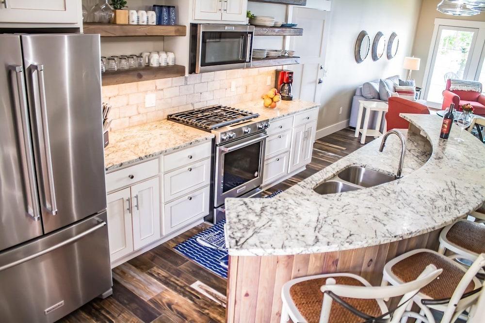 Quarterdeck Resort & Restaurant