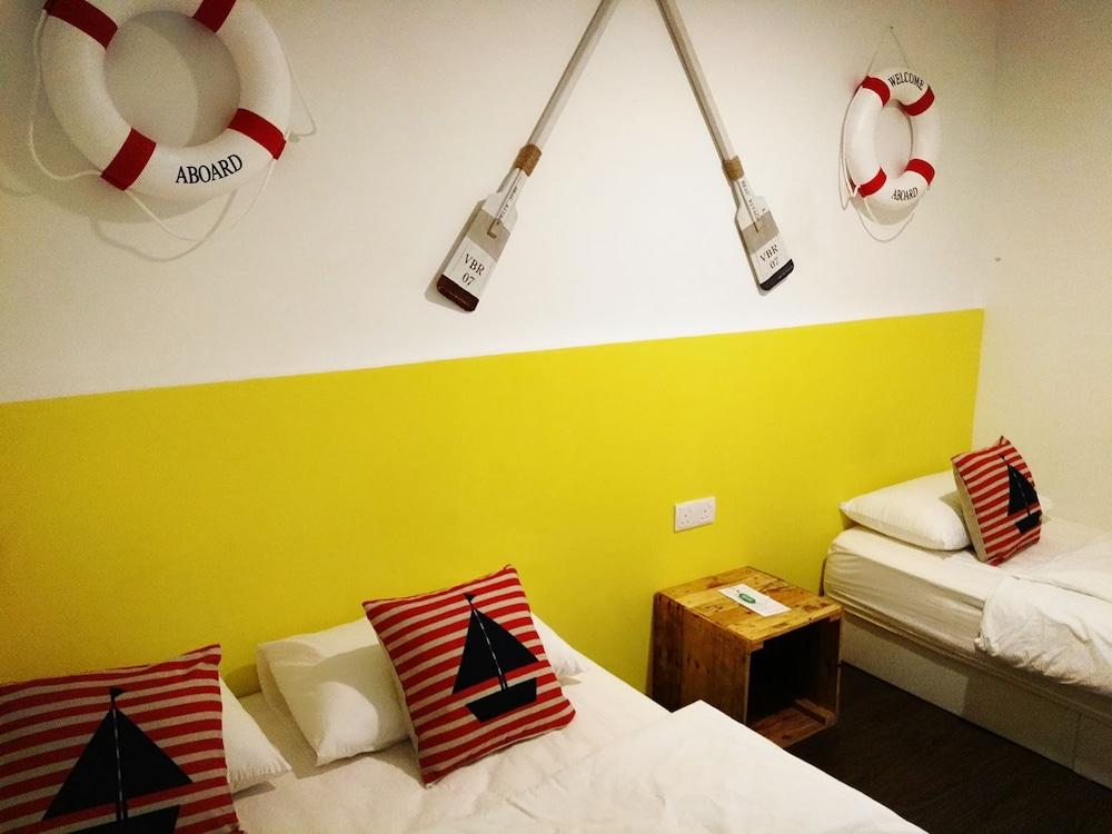 Roof Talk Theme Hostel