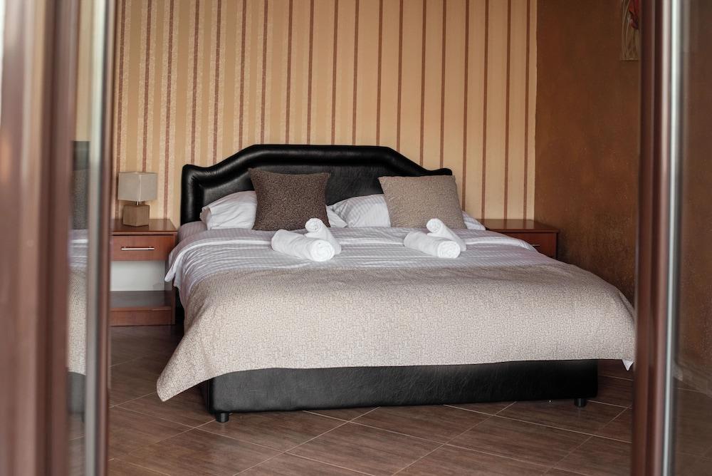 Step to Kotor bay Stoliv