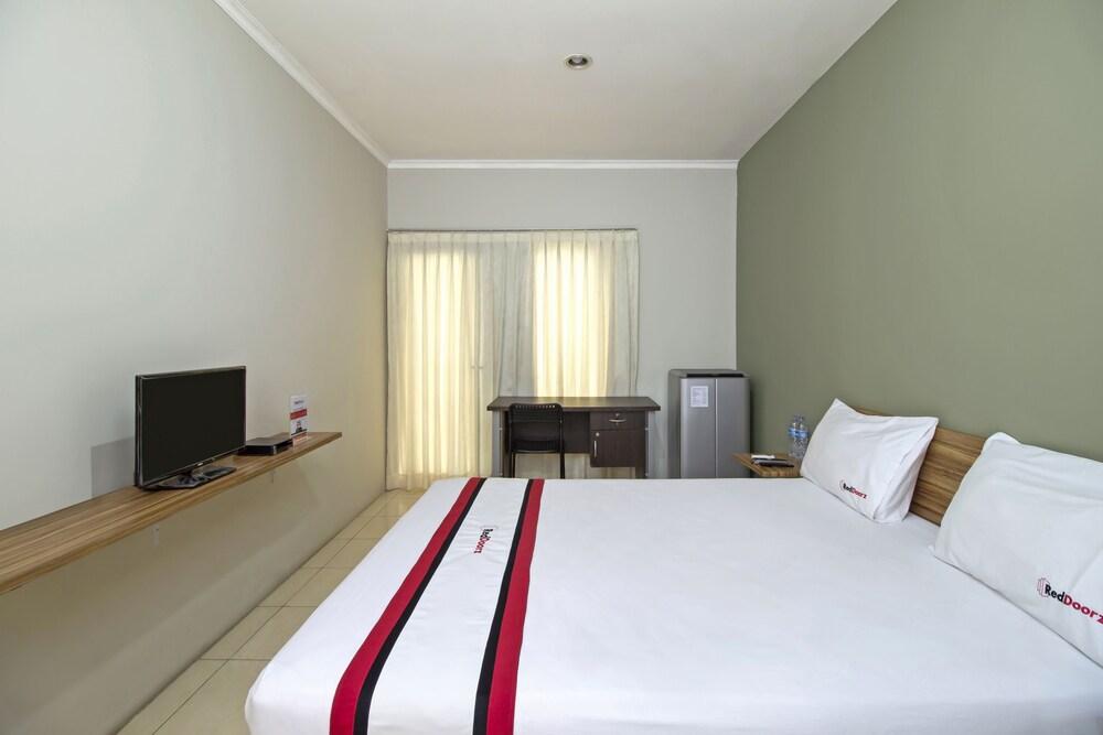 RedDoorz @ Mampang Prapatan