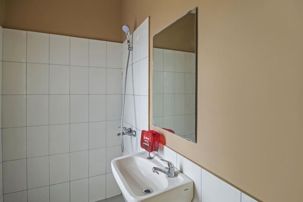 RedDoorz @ Mampang Prapatan