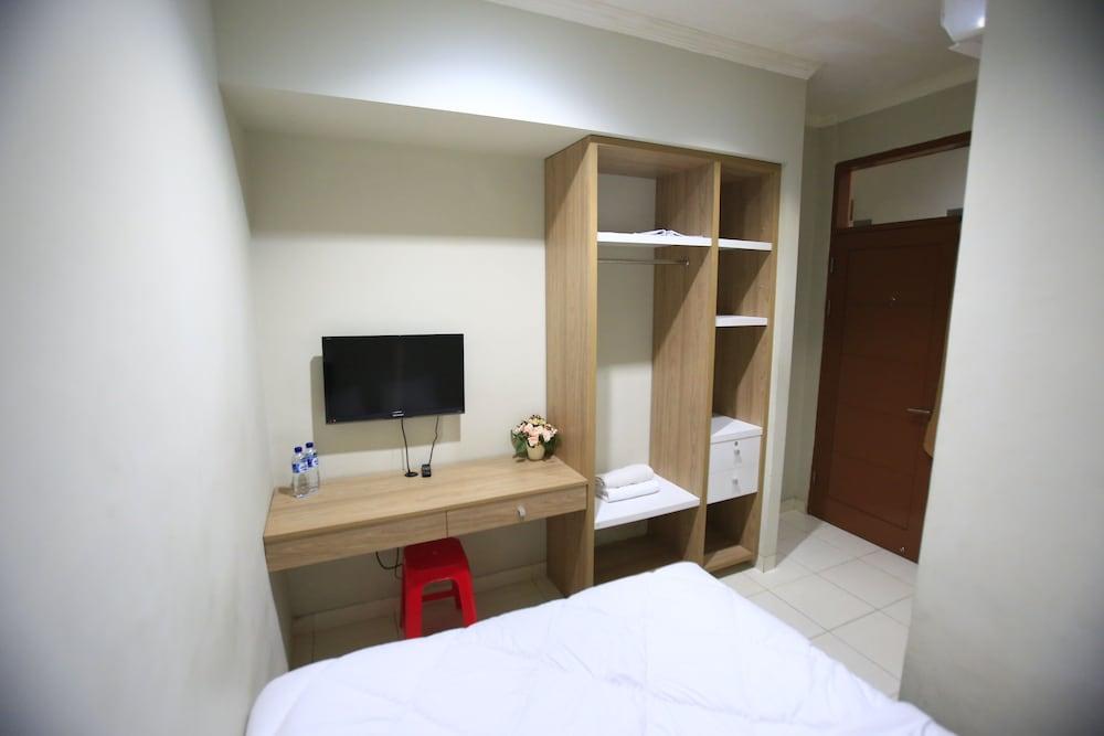 RedDoorz Karet Pedurenan