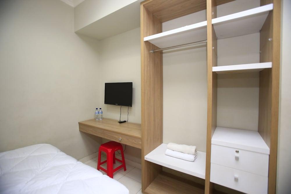 RedDoorz Karet Pedurenan