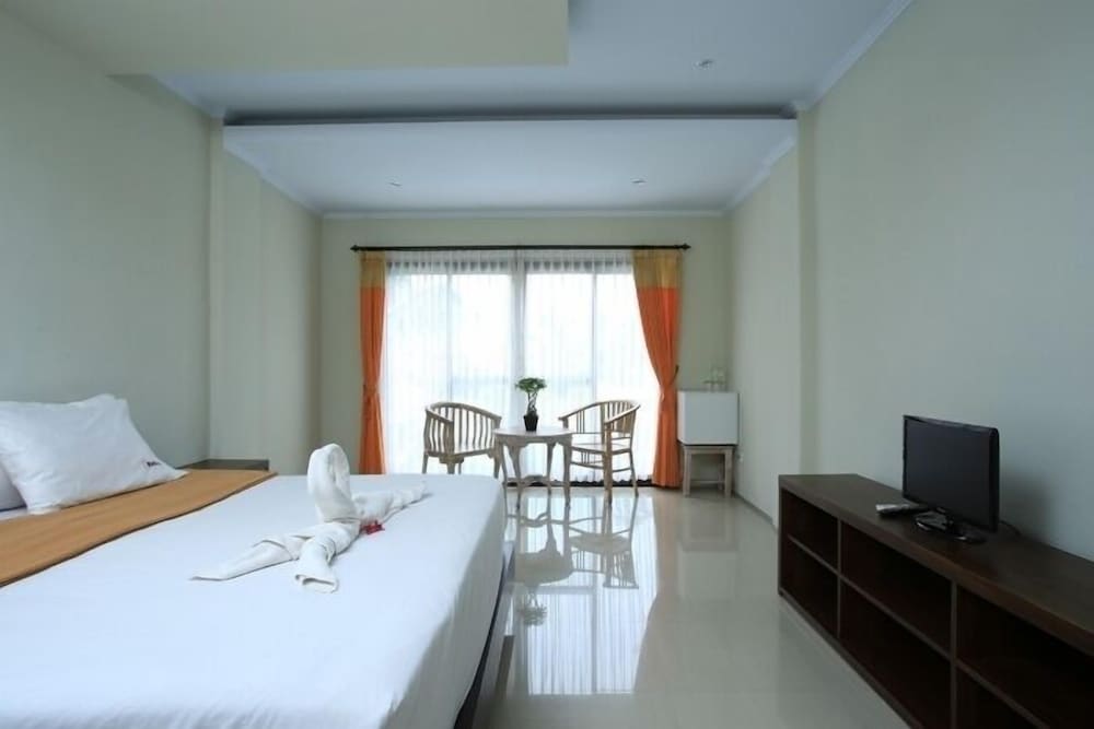 RedDoorz @ Padma Utara