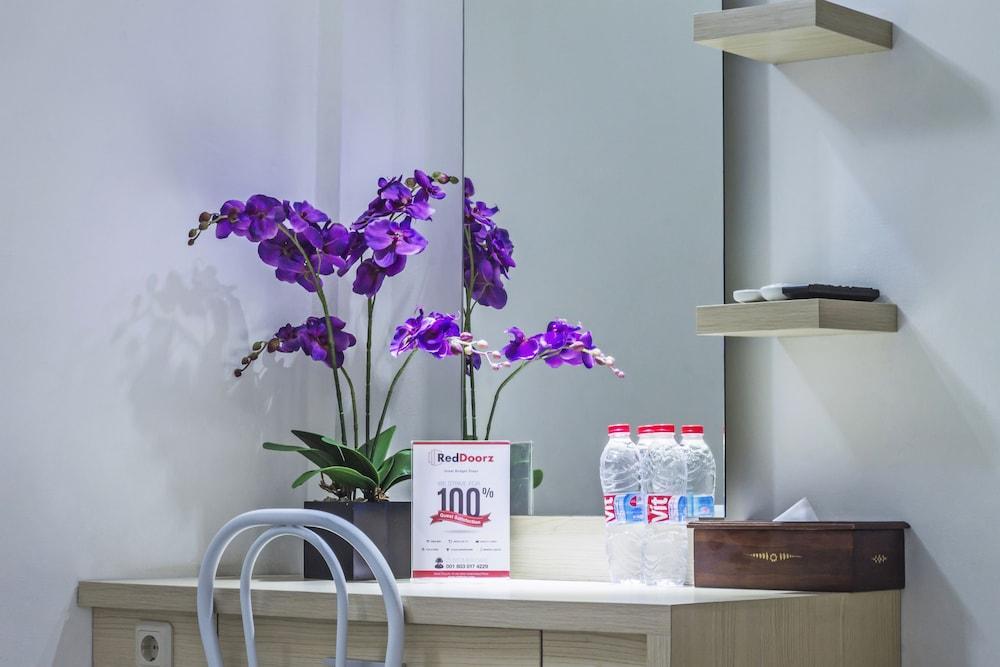 RedDoorz @ Jatiwaringin