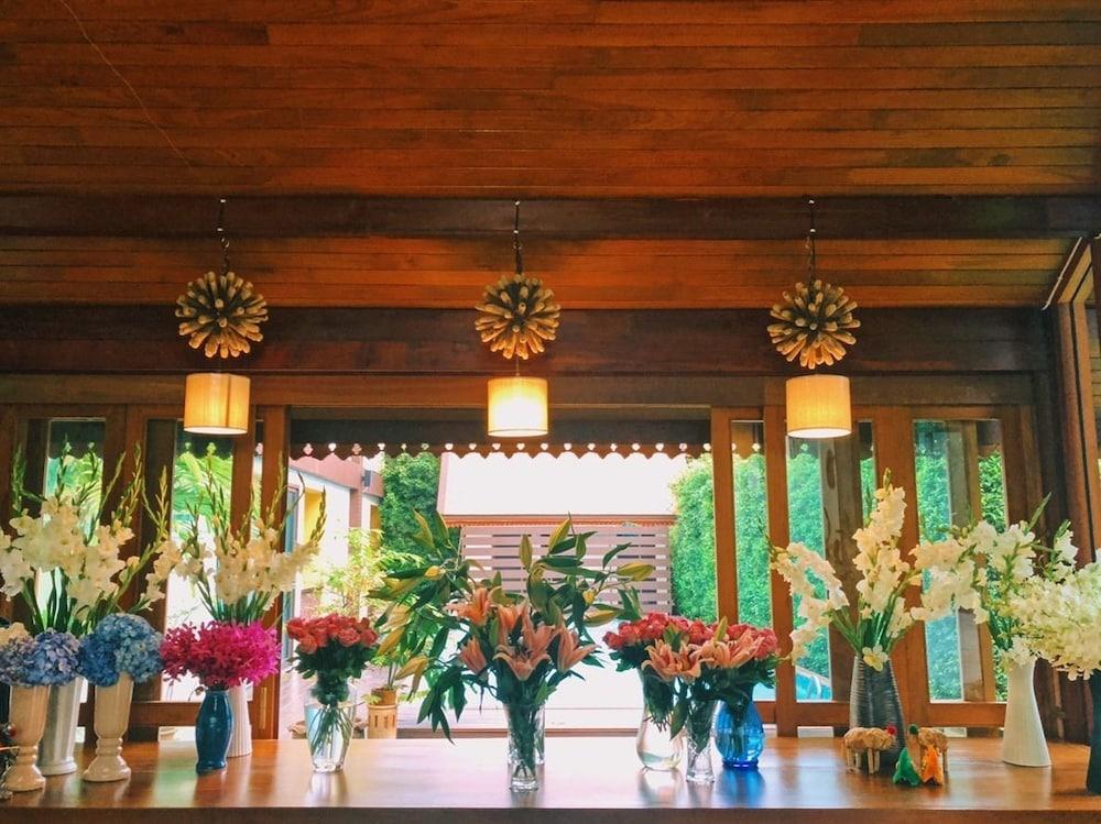 Monmuang Hotel and Residence