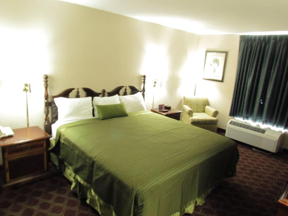 Days Inn & Suites by Wyndham Springfield OH