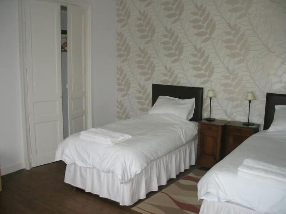 Le Voltaire Chambres et Table d'Hotes