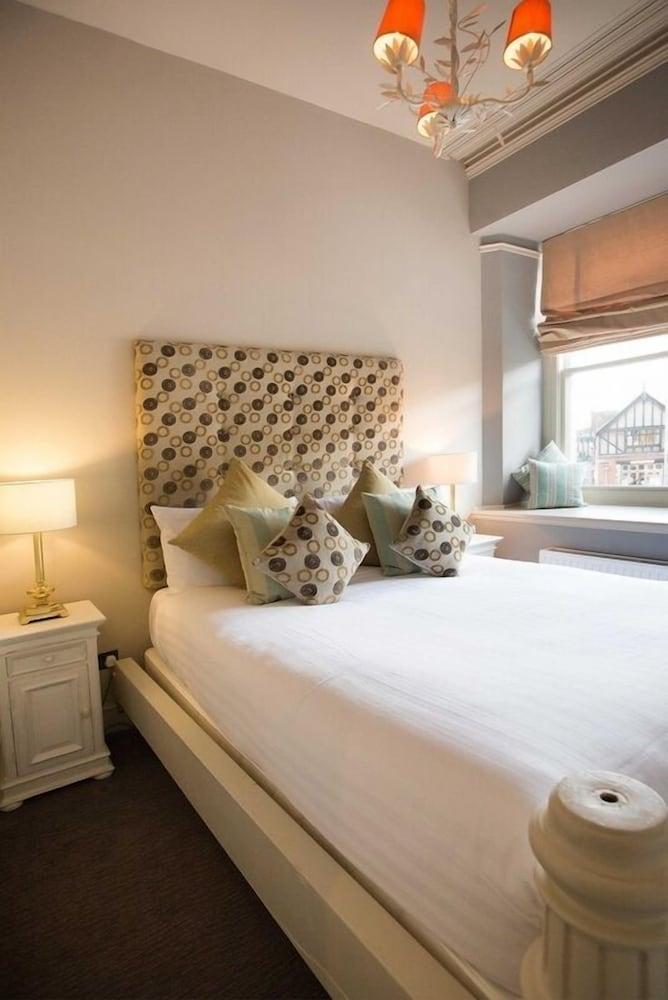 Ox Hotel Bar & Grill