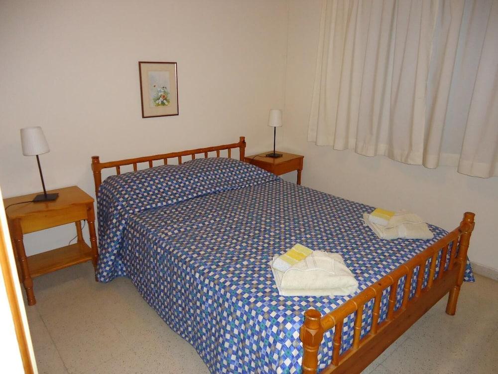 Pelekanos Apartments