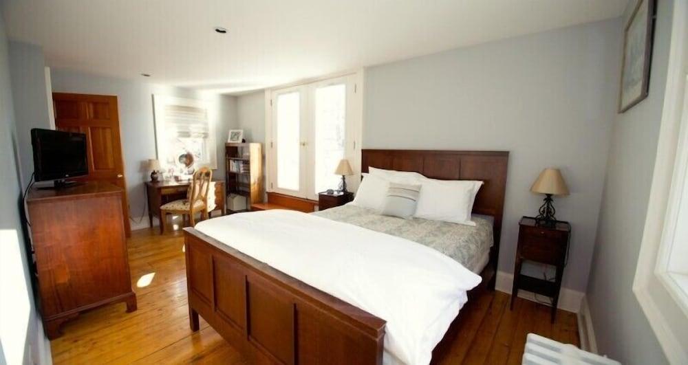 24 East Main Street B&B