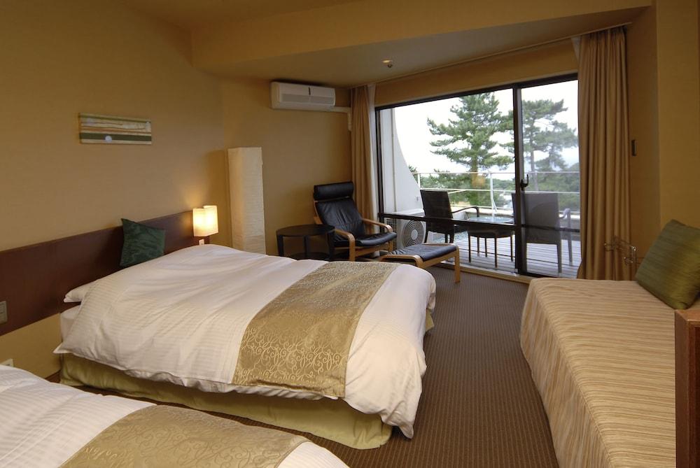 Izu-Kogen Wan Wan Paradise Hotel & Cottage