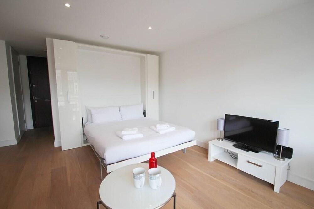 Aldgate East Studio by MySquare