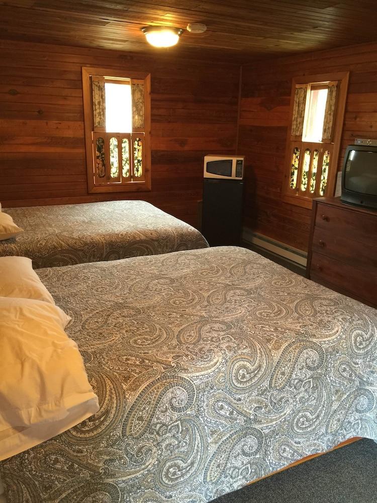 Whistling Swan Motel