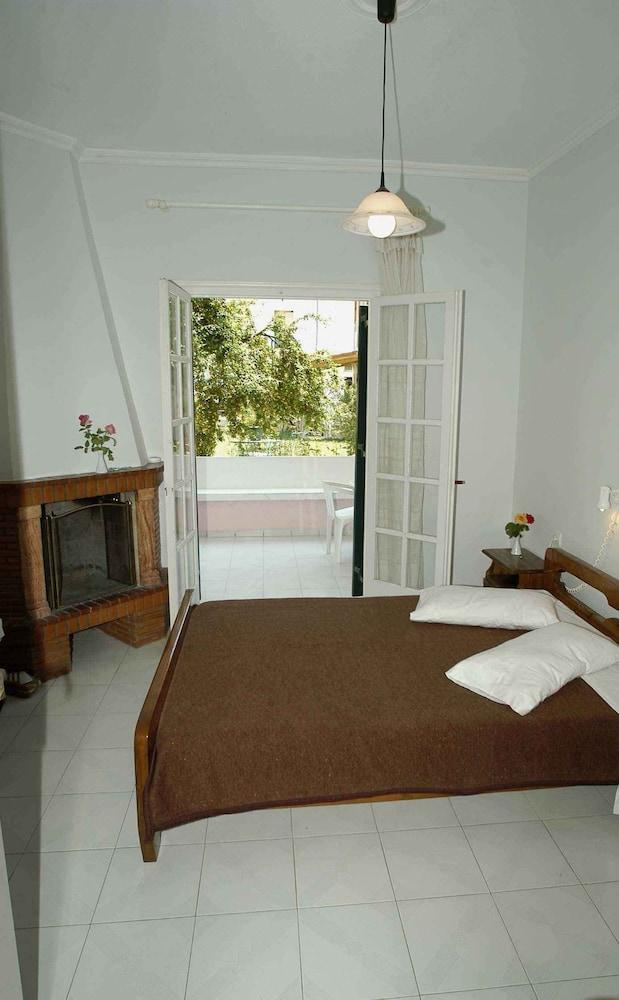 Acapulco Marinos Studios & Apartments