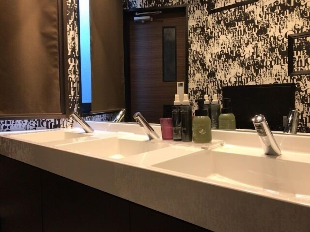 Capsule Inn Shimbashi - Men Only