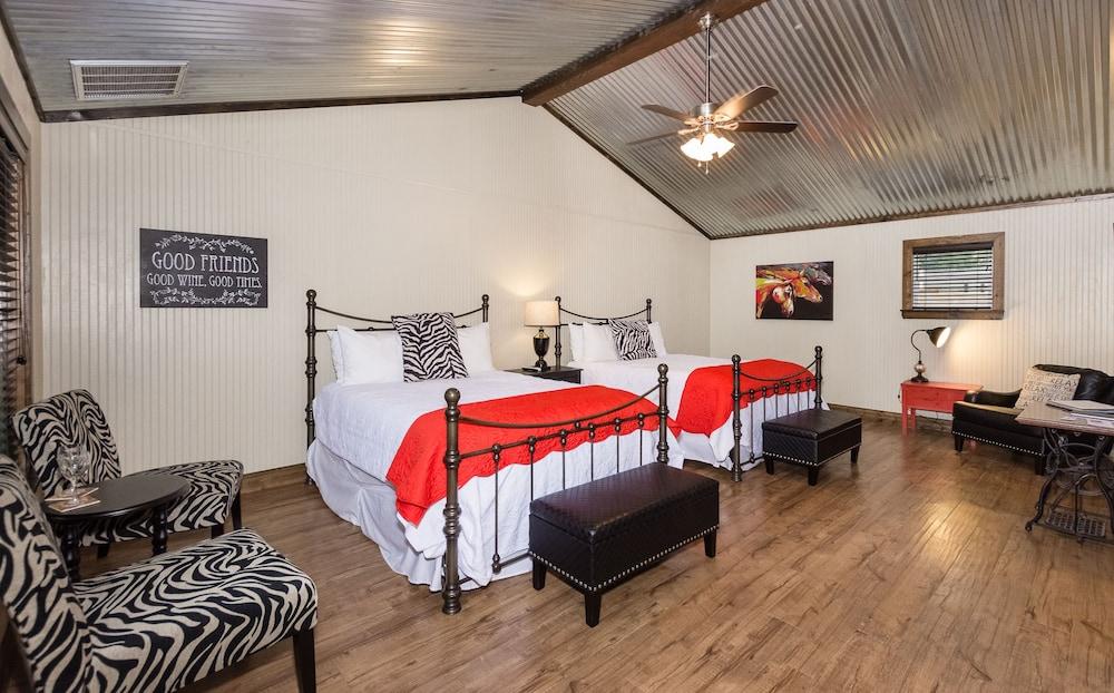 Vineyard Trail Cottages - Adults Only