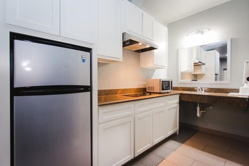 Econo Lodge Inn & Suites Channelview - Houston East