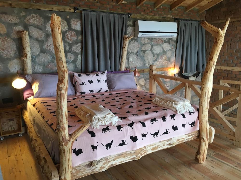 Prima Donna - Adults Only