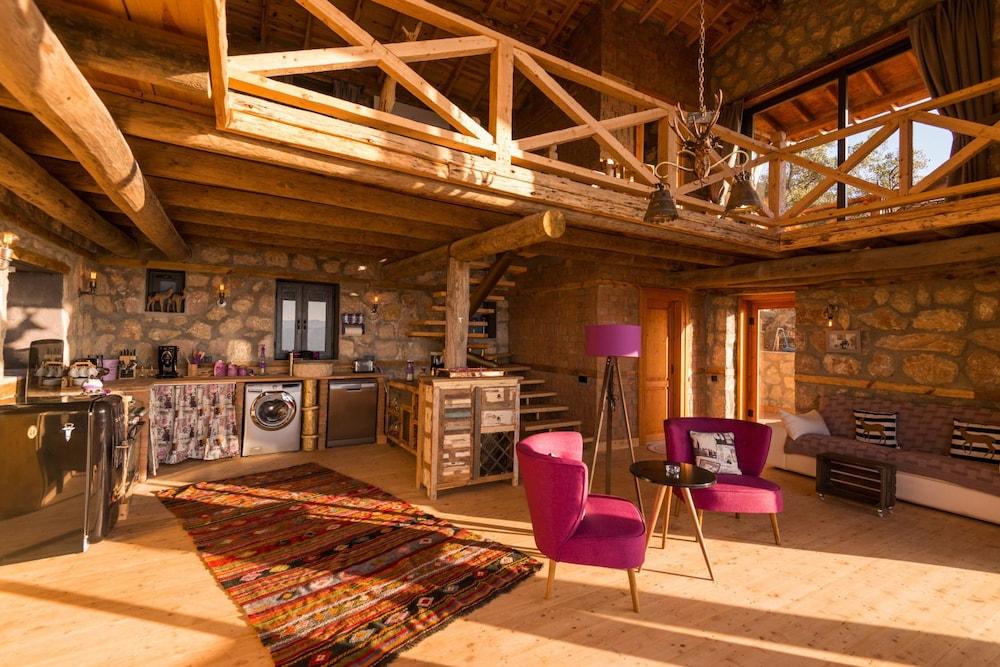 Prima Donna - Adults Only