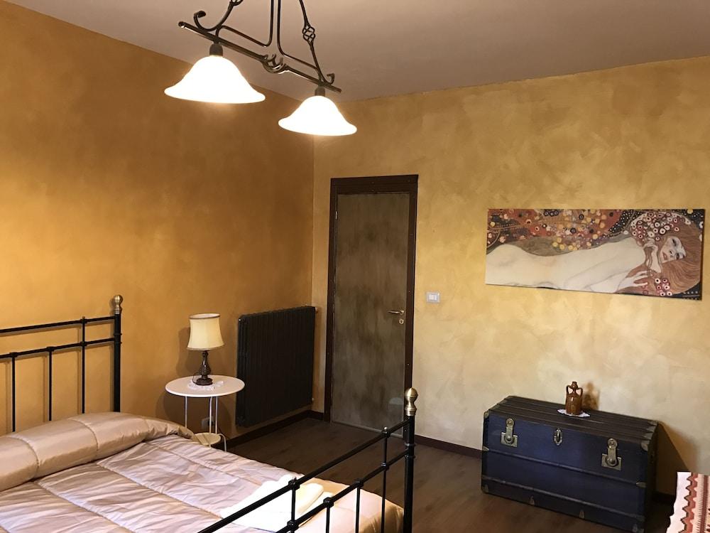 La Rosa Tra Le Vigne