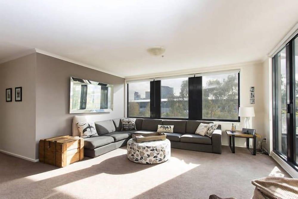 Platinum Apartments on Whiteman St