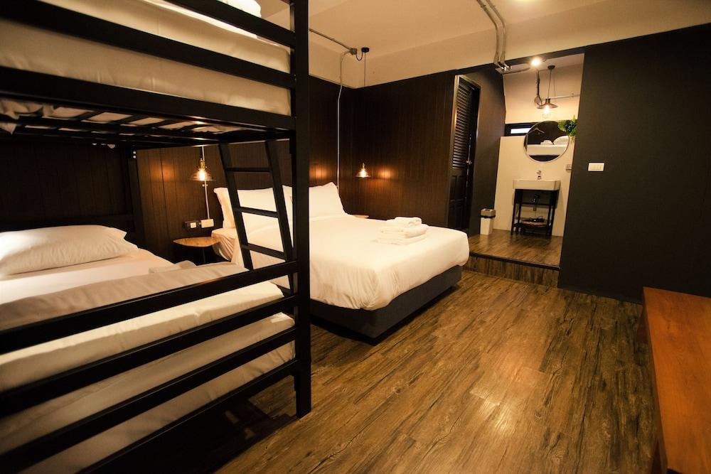 STrips the Poshtel - Hostel