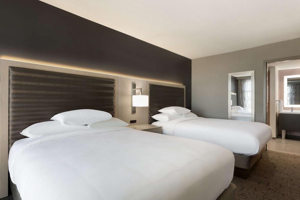 Embassy Suites by Hilton Charlotte Uptown 