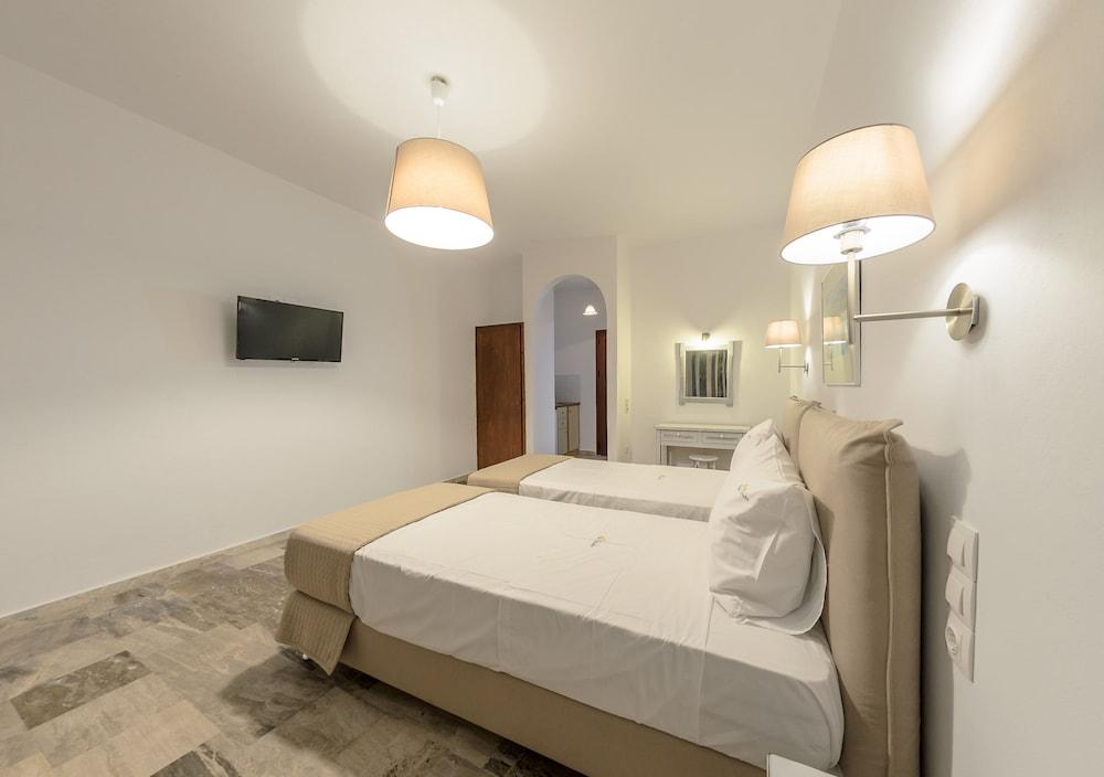 Kiki Studios & Apartments