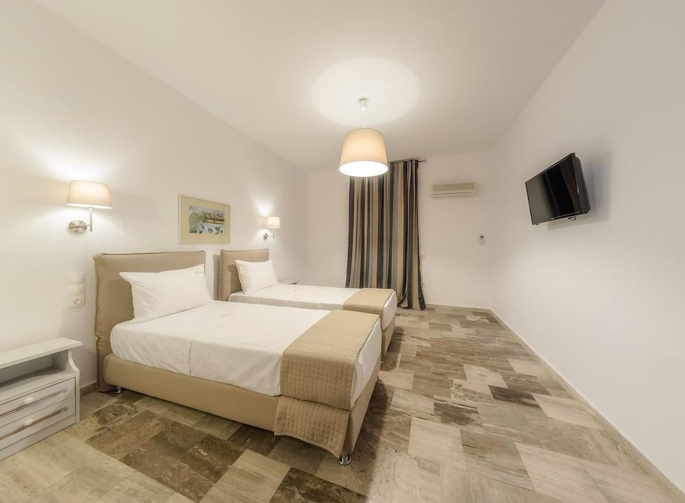 Kiki Studios & Apartments