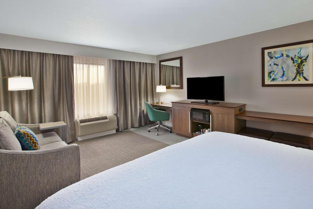 Hampton Inn & Suites Alliance