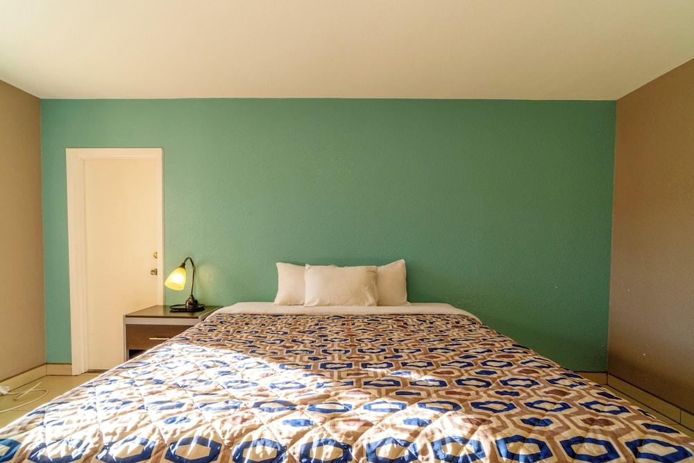 Woodfield Inn & Suites Hotel O, Yoakum TX 111