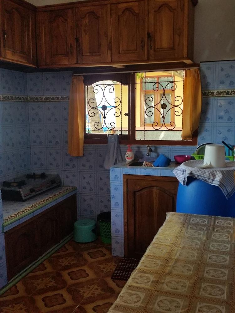 Larantuka Beach Apartments