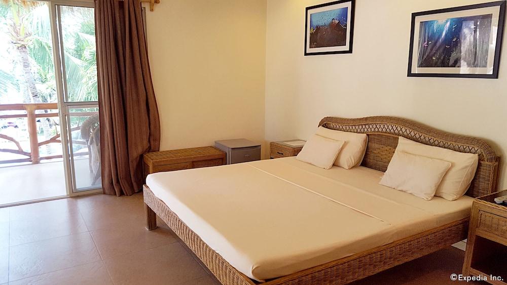 Mike's Dauin Beach Resort