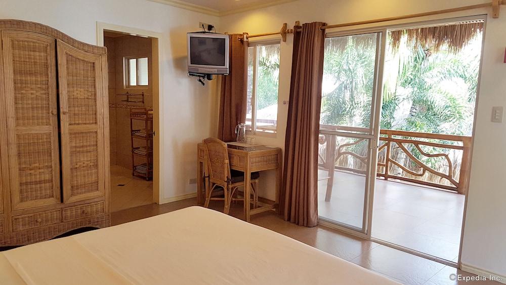 Mike's Dauin Beach Resort