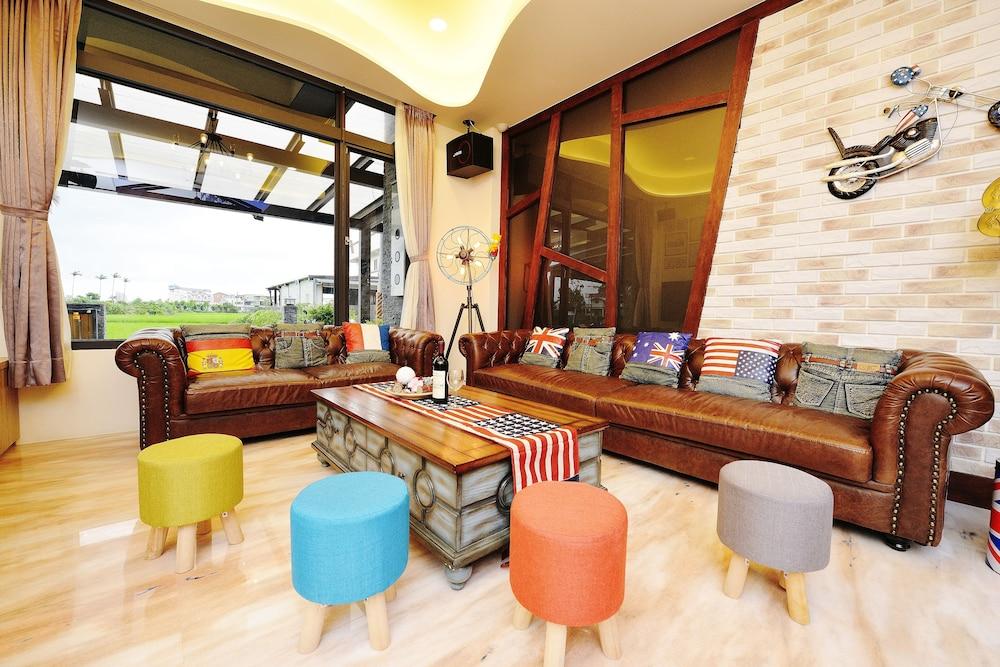 C'est La Vie No. 8 B&B