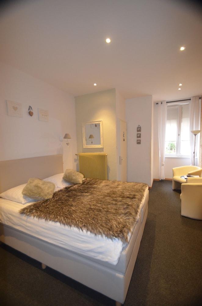 Au Cheval Blanc Hôtel et Restaurant